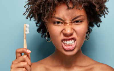 ¿Por qué sangran las encías al cepillarte los dientes? Causas y cuándo preocuparse